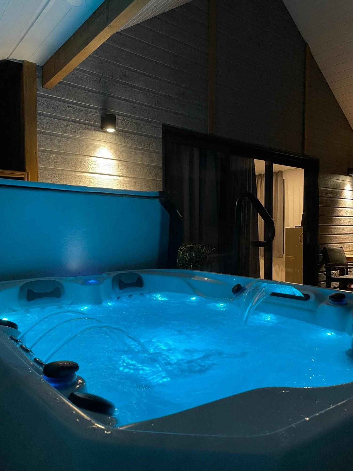 Domaine Les 2 Mondes Hotel เอดาท์ ภายนอก รูปภาพ